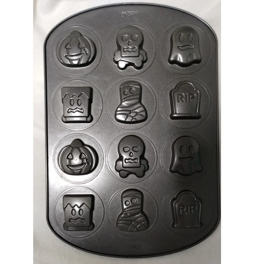 Wilton Halloween Cookie‎ Brownie Pan Ghost Pumpkin Skull Tombstone Mold